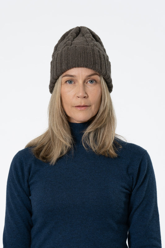 MERINO Handknit Cable Hat - Mulch Brown