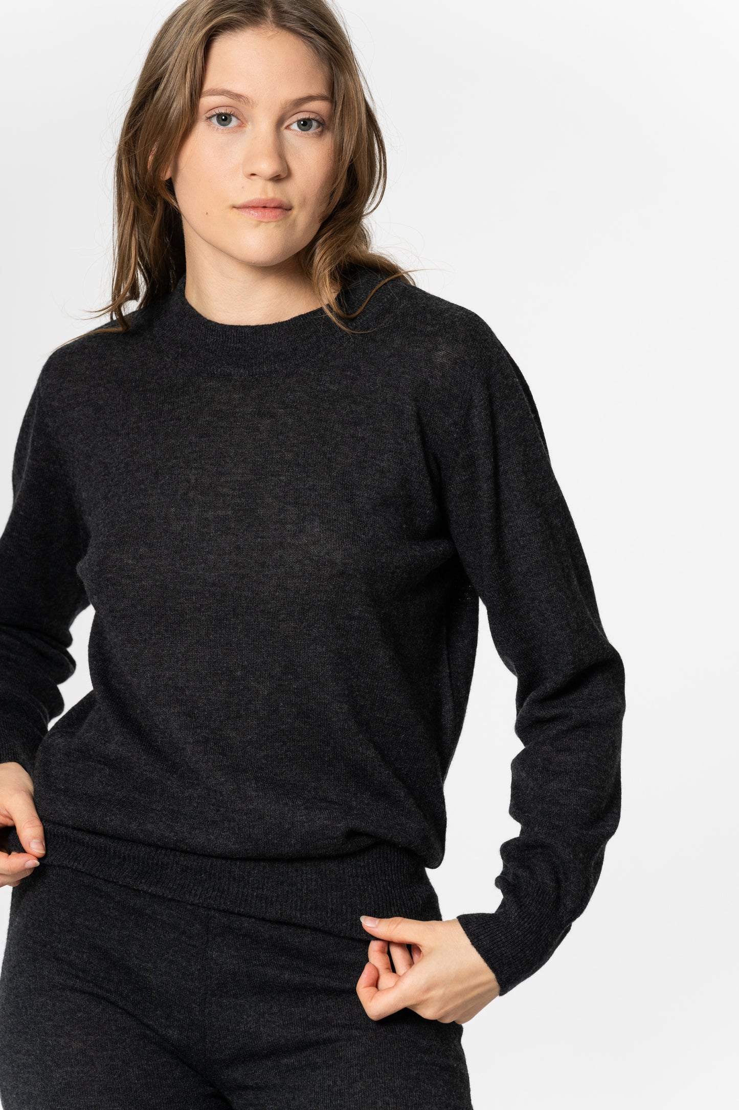 MERINO O-Neck Sweater - Onyx Grey