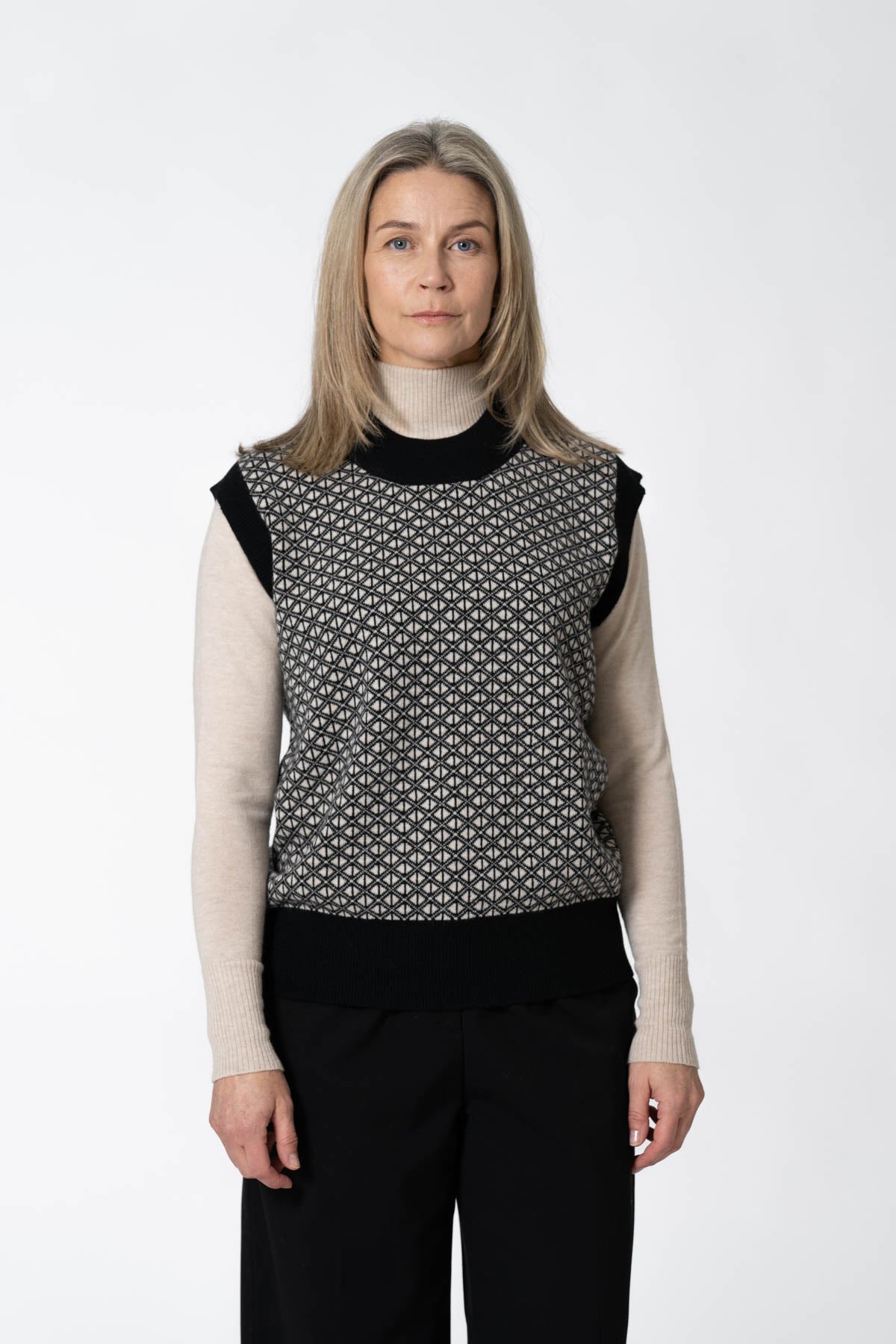 MERINO Dhaka Vest - Black