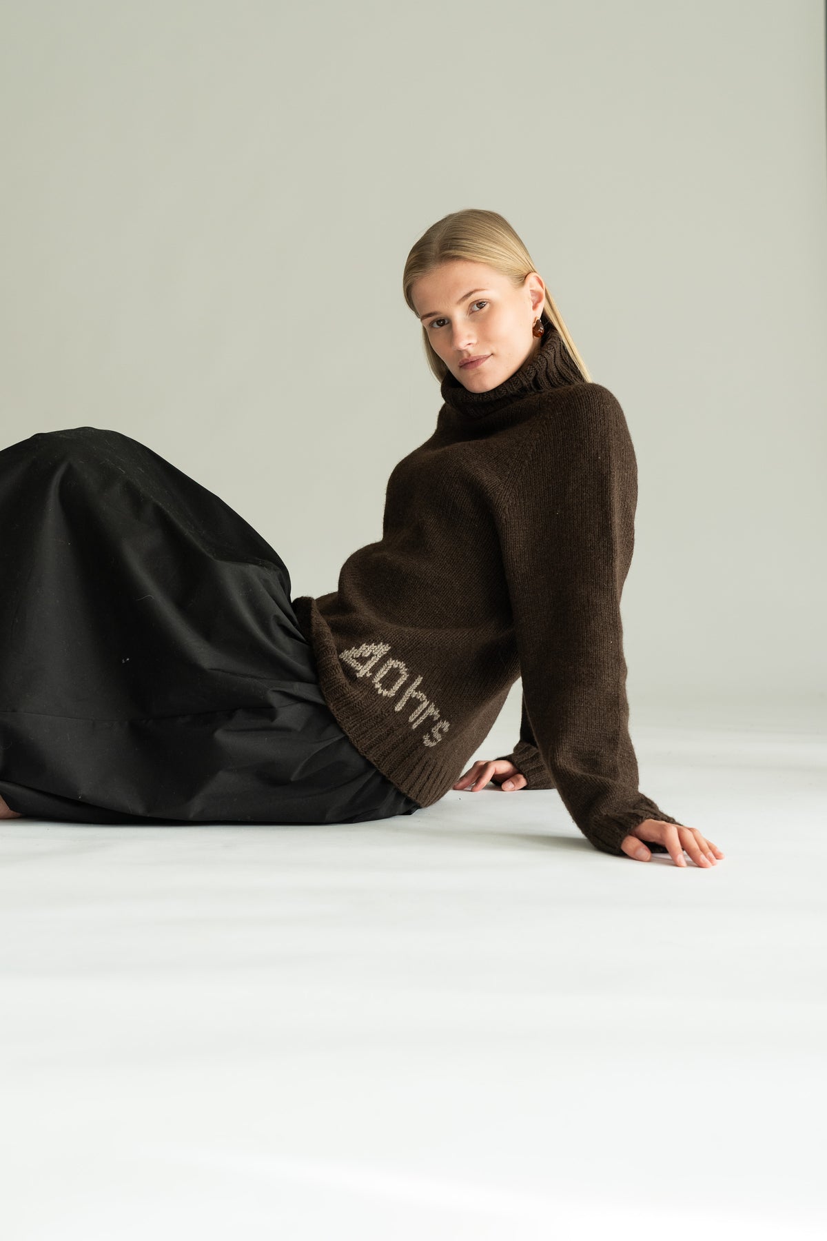 YAK Handknit Turtleneck - Dark Brown